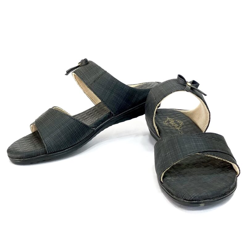 black flat slippers